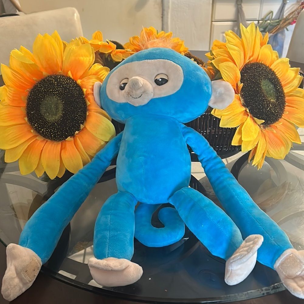 WowWee 20” Fingerlings Boris Hugs - Blue‎ Monkey